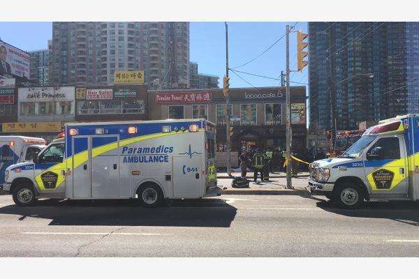 [视频]加拿大一汽车冲撞行人，造成9死16伤-大同E网