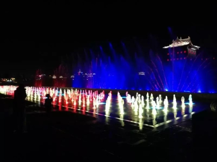 西京街音乐喷泉广场正式开放,大同人五一起多了消暑纳凉好去处-大同E网