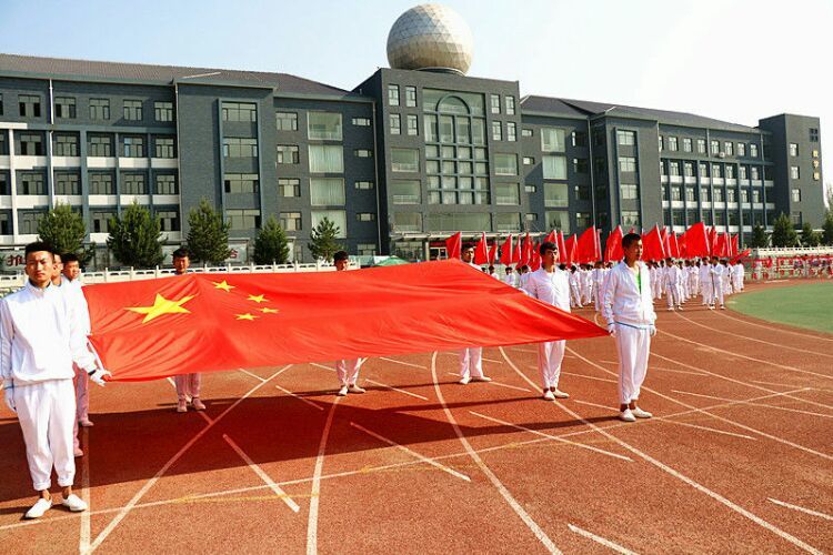 大同市2018年中学生田径运动会开幕 入场式开展航模表演-大同E网