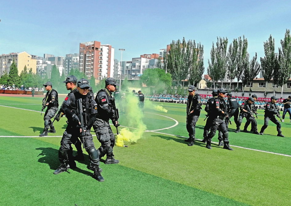 大同市公安部门联手教育部门举行反恐演练-大同E网