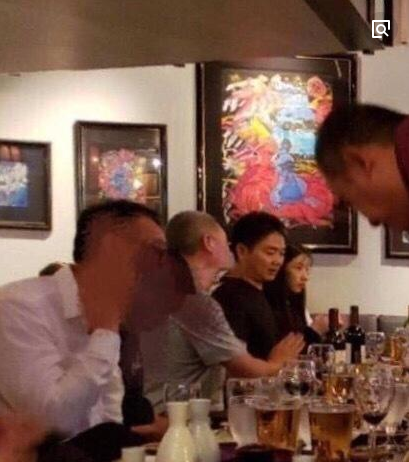 美媒曝出刘强东案更多细节:“他把我拖进车里……”-第2张-大同E网 美媒曝出刘强东案更多细节:“他把我拖进车里……”-第2张